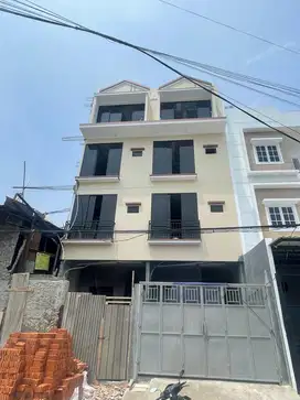 Dhyana rumah baru jelambar uk 4.2x17m bangunan 4 lantai jalan lega