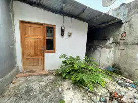 DHYANA RUMAH TUA MURAH LT 88m2 HADAP SELATAN LOKASI BAGUS JELAMBAR
