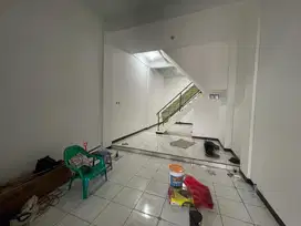 DHYANA RUMAH JELAMBAR UK 4x16m AKSES BAGUS JALAN LEGA