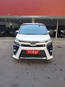 Toyota Voxy 2.0 AT 2018 Putih