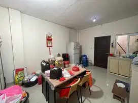 DHYANA RUMAH JELAMBAR UK 7x20m AKSES JALAN LEGA DI KOMPLEK DUTAMAS