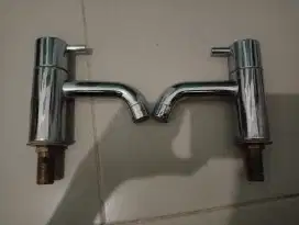 Kran wastafel merek Toto
