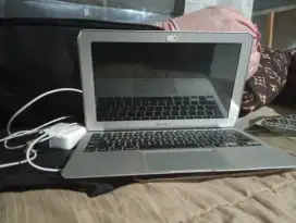 Dijual Macbook Air Bekas 11 inch 4GB/128GB (2015)