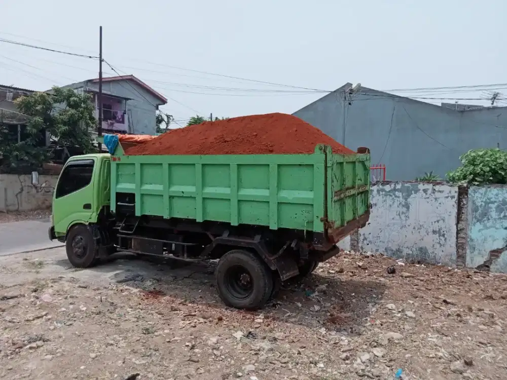 Tanah merah 7kubik damtruk