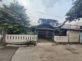 DIJUAL CEPAT -  RUMAH HOOK 2 LT LOKASI STRATEGIS DI JATIKRAMAT, BEKASI