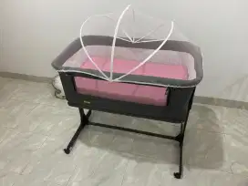 Tempat Tidur Bayi