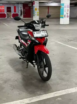 Revo X 2025 , warna merah hitam
