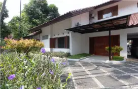Rumah siap huni ada kolam renang di Kebayoran Baru