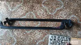 Roof rack bagasi atas mobil