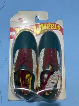 Dijual barang sepatu hotwheels