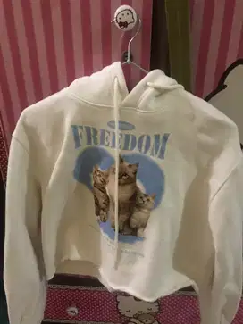 hoodie crop putih motif kucing