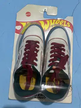 Dijual barang sepatu koleksi hotwheels