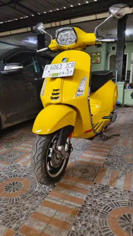Vespa sprint 2022 yellow