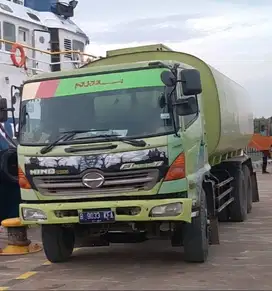 truk tangki air kapasitan 25000 tipe fl 235 jn
