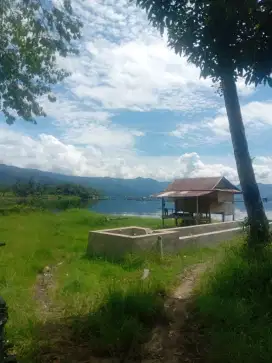 Tanah ditepi Danau Maninjau Sum-Bar