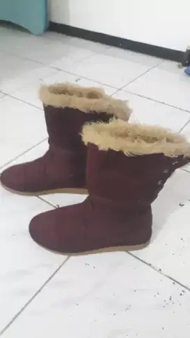 Jual sepatu wanita merk Vans original masih layak pakai