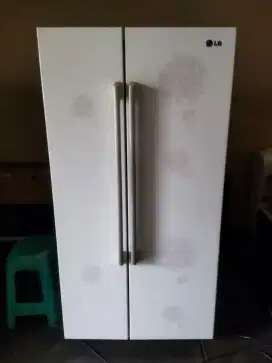 Kulkas LG Side By Side White Edition