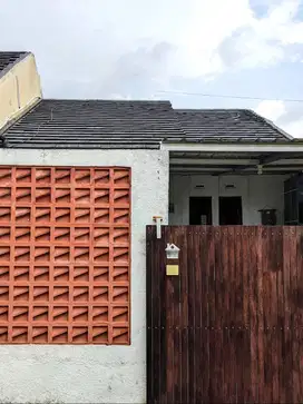 Rumah Cantik Lingkungan Perumahan di Guwosari