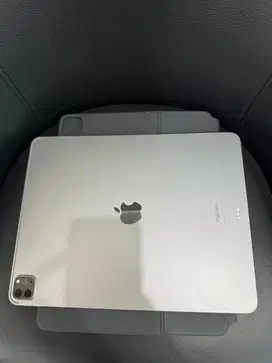 IPAD Pro M2 13-inch , Grey , 256GB Inter Wifi Only + Magic Keyboard