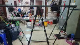 Lemari Baju / Lemari / Lemari Pajangan / Rak Kaca Besi Preloved