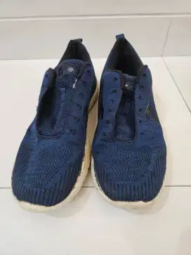 Sepatu gratis laki