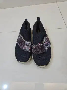 Sepatu gratis wanita