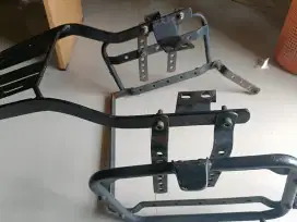 2 box handle samping dan satu belakang, sama dua box Givi