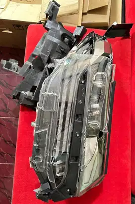 Di jual lampu mobil alphard 2024 semuanya ada cacat dikit 10 juta