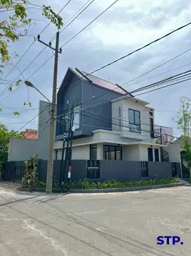 Rumah baru hoek di Babatan Pantai bonus Rooftop Lokasi dekat MERR