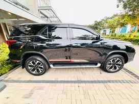 Toyota 2.4 Fortuner TRD S 2018 Hitam Low KM