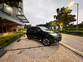 Toyota 2.4 Fortuner TRD S 2018 Hitam Low KM