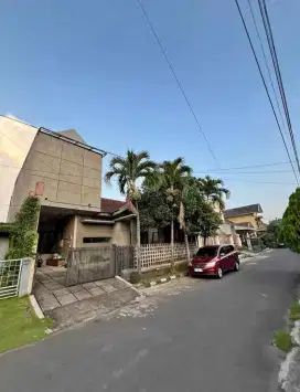 Dijual Murah Rumah Estetik Semi Kantor Sulfat Agung Lingkup Perumahan