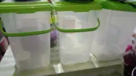 Di Jual tempat es buah . Ukuran 25 Liter . Ada 4 buah .