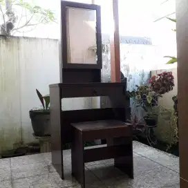 Meja rias set kaca bisa digeser kanan kiri buat taruh alat Make up dll