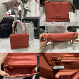 Tas charles & keith bata