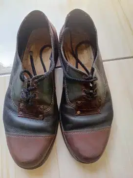 Dijual sepatu kulit size 42