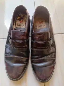 Dijual sepatu kulit size 42