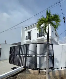 Sutorejo-bisa KPR‼️Jual Rumah Baru Dekat Pakuwon City
