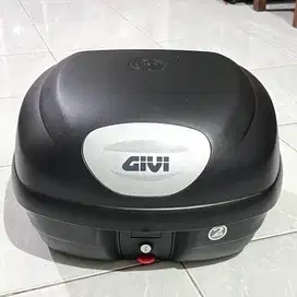 Top Box givi e33 e33nx mulus seperti baru