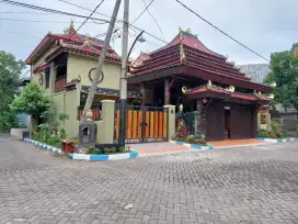 Rumah Hoek Nuansa Etnik