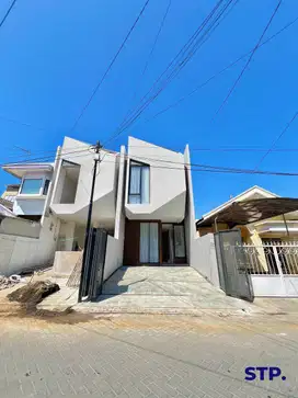 NEW Furnished - Rumah modern industrial di Sutorejo Utara