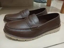 Sepatu slip on pria