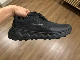 Separu trail running shoes nnormal tomir 2, saingan hoka lasportiva