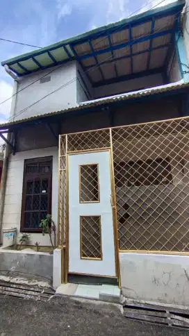 Disewakan rumah 2 lantai di Antapani harga murah