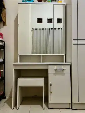 Dijual Set Furniture Meja Rias Lemari Pakaian dan Meja TV
