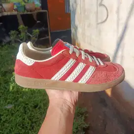 SEPATU PRIA ADIDAS GAZELLE INDOOR GUM MAROON