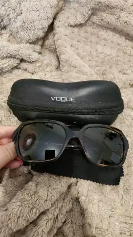 For Sale Kacamata Hitam VOGUE Original