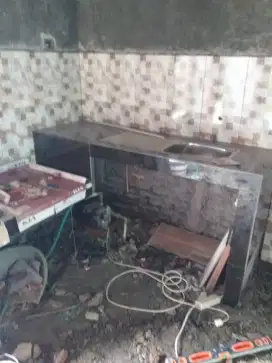 Jasa cleaning dan perbaikan/renovasi rumah.