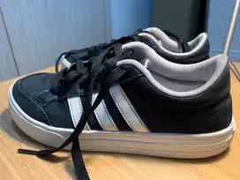 Sepatu Adidas Original Pria/Wanita Hitam Putih