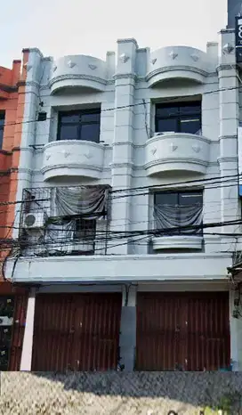 Disewakan 2 ruko Gandeng 3 lantai Raya Jemursari